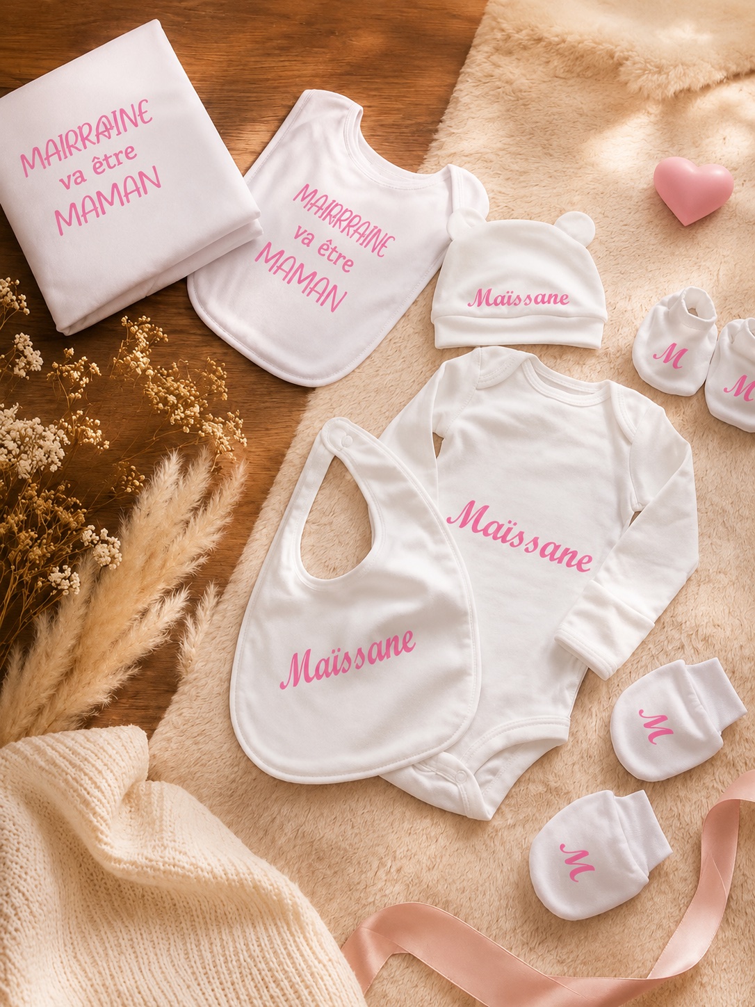 Coffret naissance personnalisé : body, bavoirs, bonnet et chaussons brodés au prénom